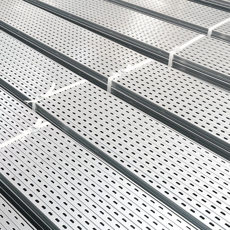 Large-Scale Solar Photovoltaic Support Rails Easy to Install Zinc Aluminum Magnesium U-Shaped Steel C-Shaped Steel Commercial Roof Solar Bracket