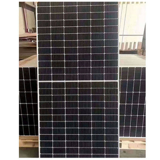 High-Quality Flexible Photovoltaic Solar Panels Are Installed in Large Areas Outdoors Using Photovoltaic Support Solar Energy Storage Batteries